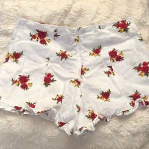 CUTE FLOWERY SHORT